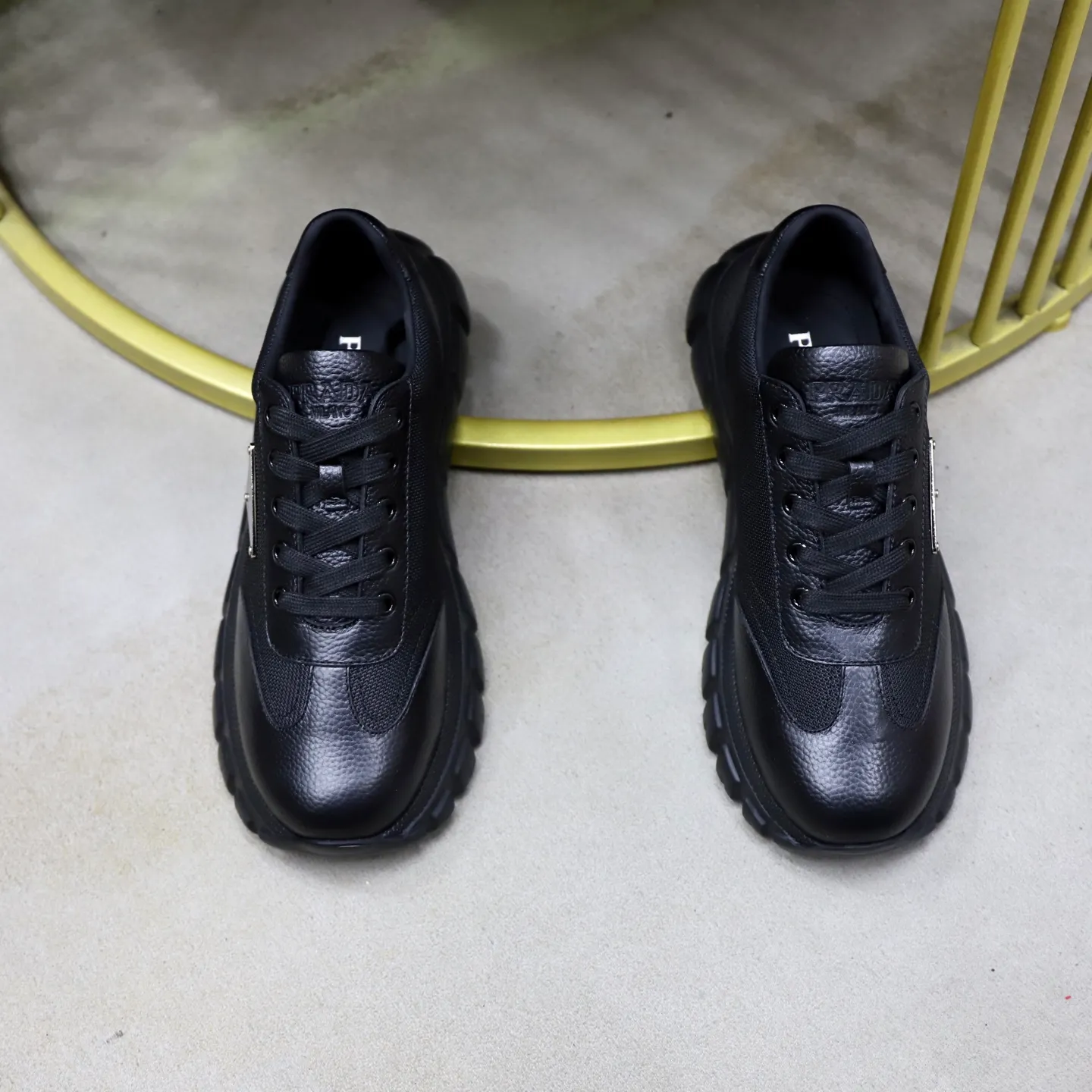 Ex-factory price: 700💰Top original order Brand: PRADA (Prada) Standard code: Men's size 38/44 (45 can be customized) Grade: Same as the official website Material: Original cowhide stitching, cowhide lining, original combination two-color wear-resistant soft outsole Style category: casual sports version, young fashion, European and American trend, British style Color: actual picture color